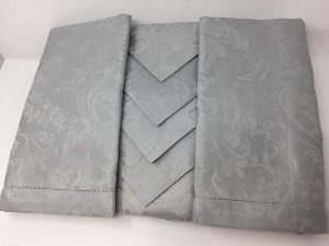 Tovaglia 100×100 rifinito con orlo a cappuccio