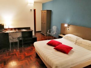 Camera standard tripla